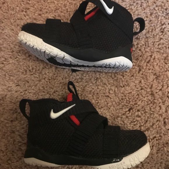 Nike kids shoes - Picture 2 of 2